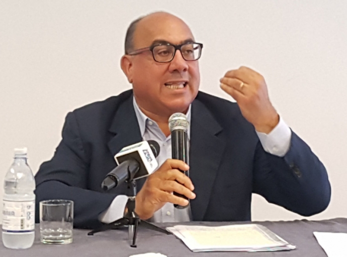 Carlo Guccione (Pd): "Sul  carro della Lega sta salendo di tutto, preoccupato per i calabresi"