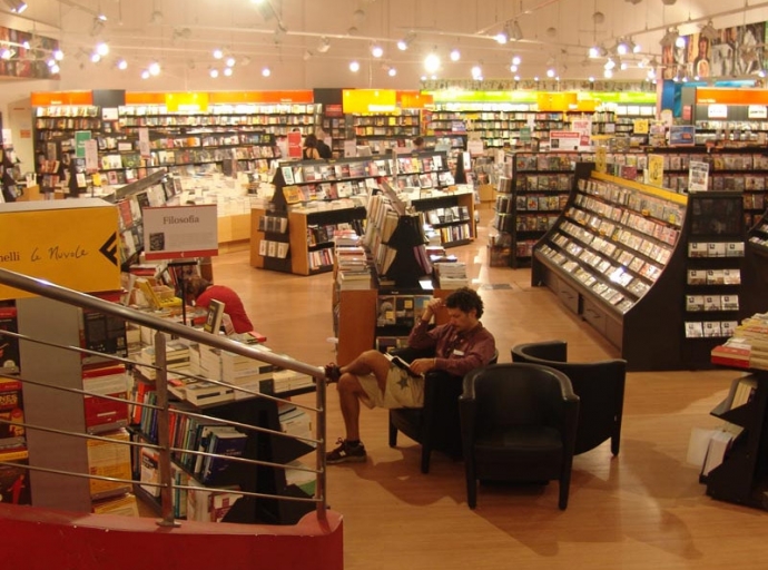 Tante librerie perse in dieci anni, niente edicole, morti i negozi di dischi