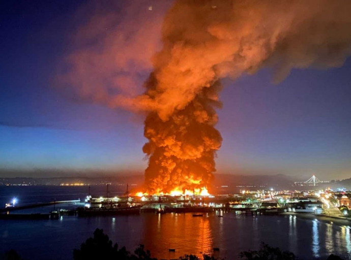 San Francisco, grande incendio a Fisherman's Wharf: distrutta parte del molo simbolo