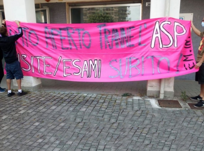 Protesta a Cosenza, riattivare servizi Consultori
