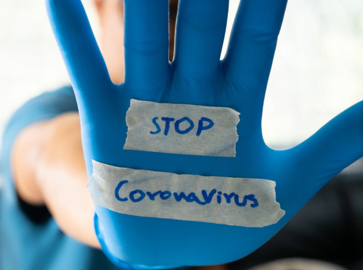 Coronavirus: per Oms l'uso dei guanti è inutile, non sono raccomandati, basta igienizzare le mani