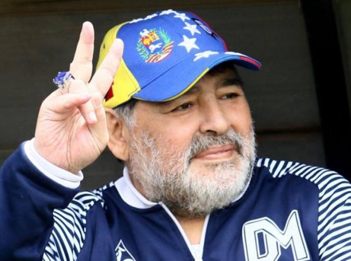 Diego Armando Maradona è morto a 60 anni dopo un arresto cardiaco
