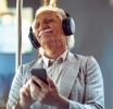 Alzheimer, come la musica della giovinezza sopravvive alla malattia