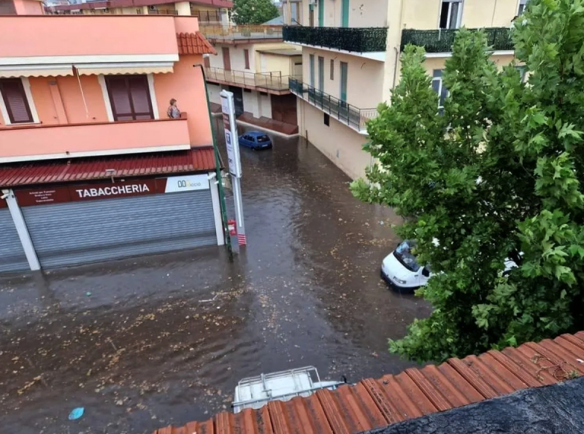 Disagi per il maltempo in tutta Italia, pioggia, neve e venti forti in tutta Italia, dalla Campania al Veneto