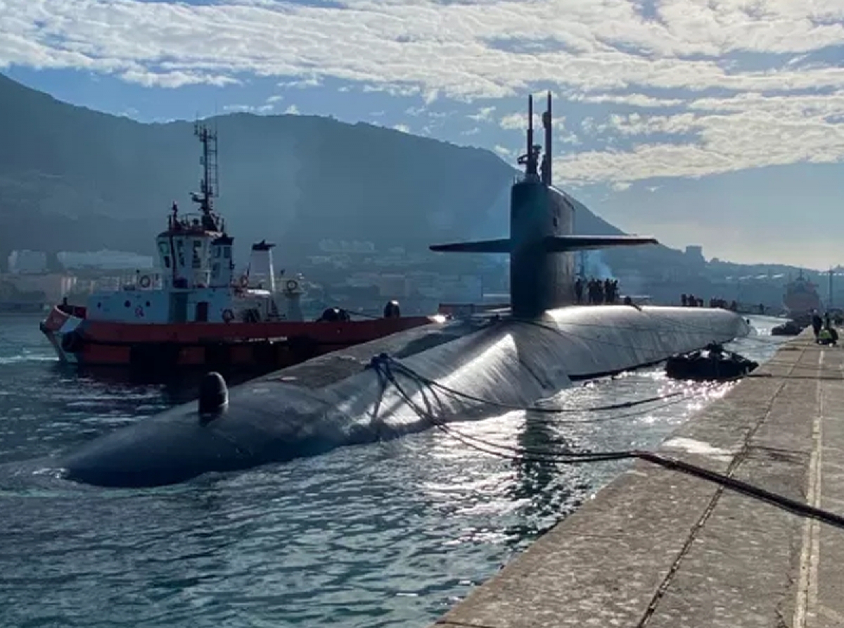 Sottomarino americano nel Mediterraneo: USS Rhode Island nel porto di Gibilterra. Può portare missili nucleari