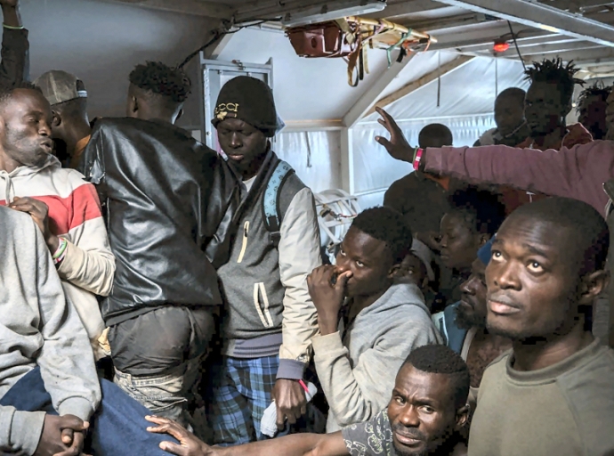 Migranti: Rise Above arrivata in porto a Reggio Calabria. Previsto lo sbarco completo degli 89 a bordo